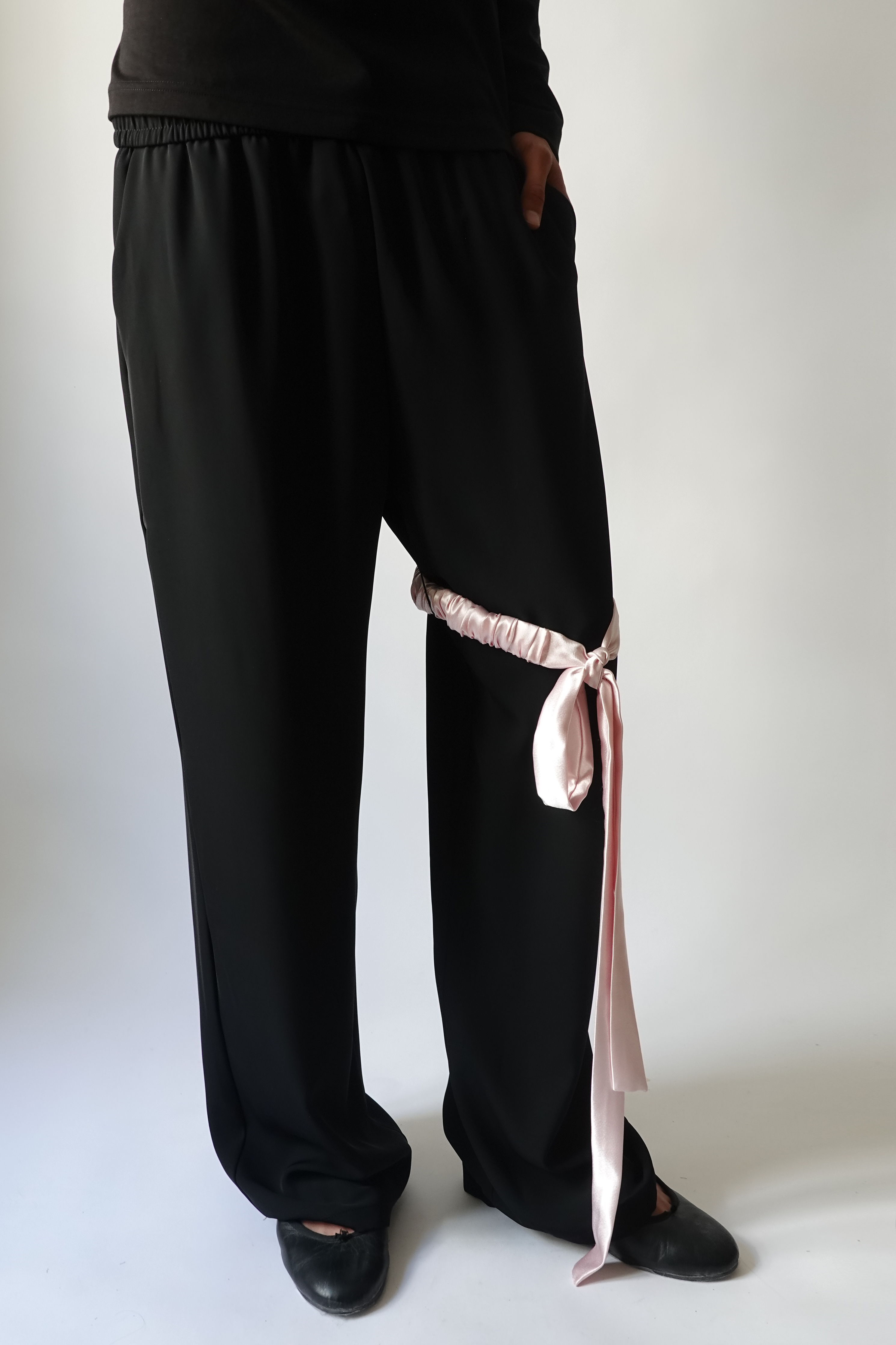 Casual pants with ribbon